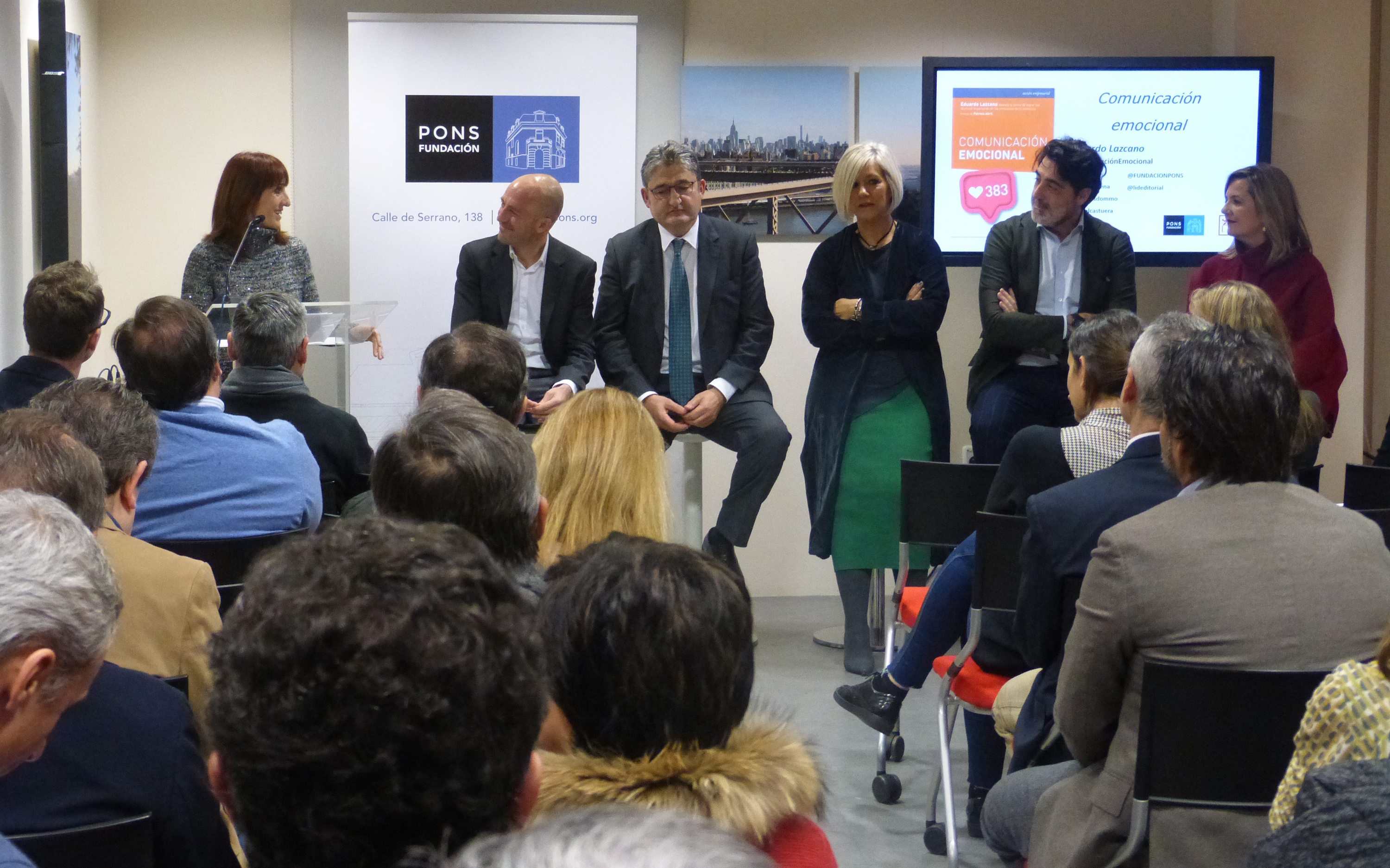 «La comunicación racional no funciona, la gente está cansada de pensar»