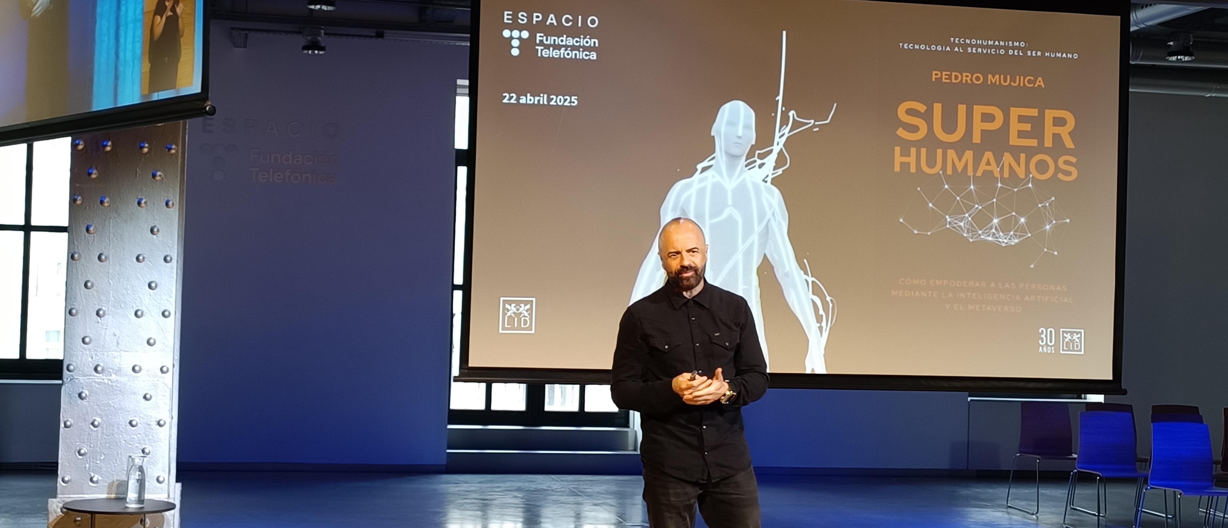 La tecnología no sustituye al ser humano, sino que lo amplifica, lo hibrida y lo mejora