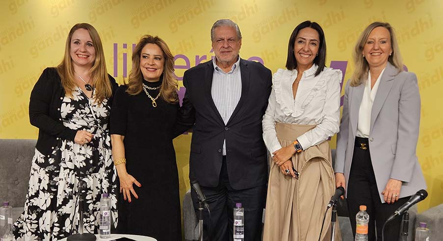 Presentadores de clase mundial en el evento de presentación de La sabiduría del líder.
